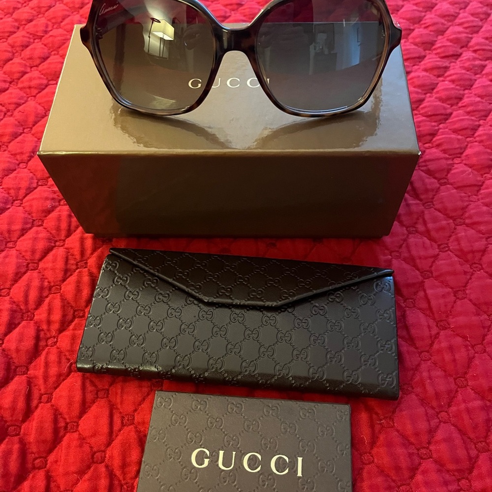 Classic Authentic Gucci sunglasses